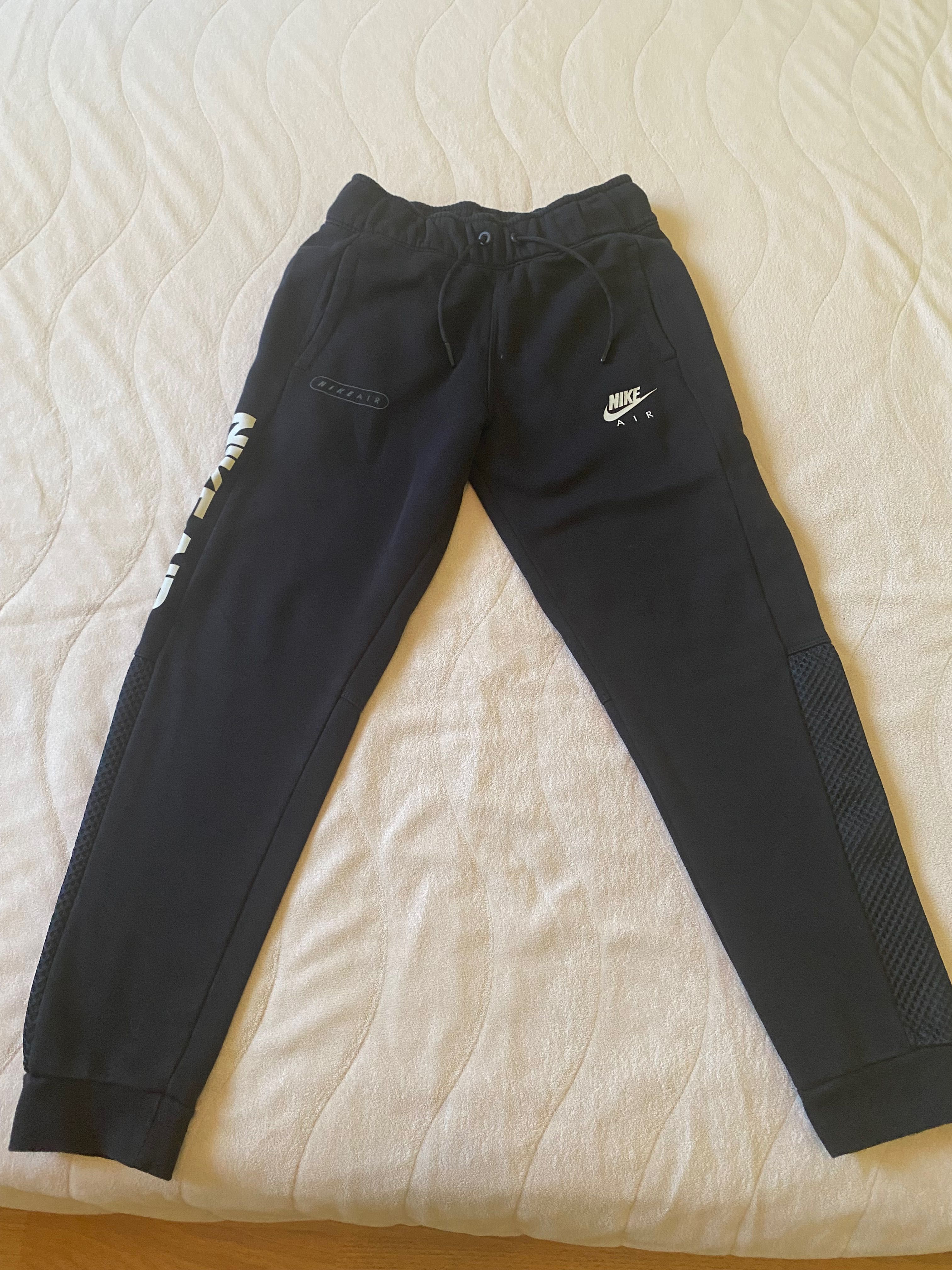 Яке за деца 30 лв .Долнище NIKE 30лв.