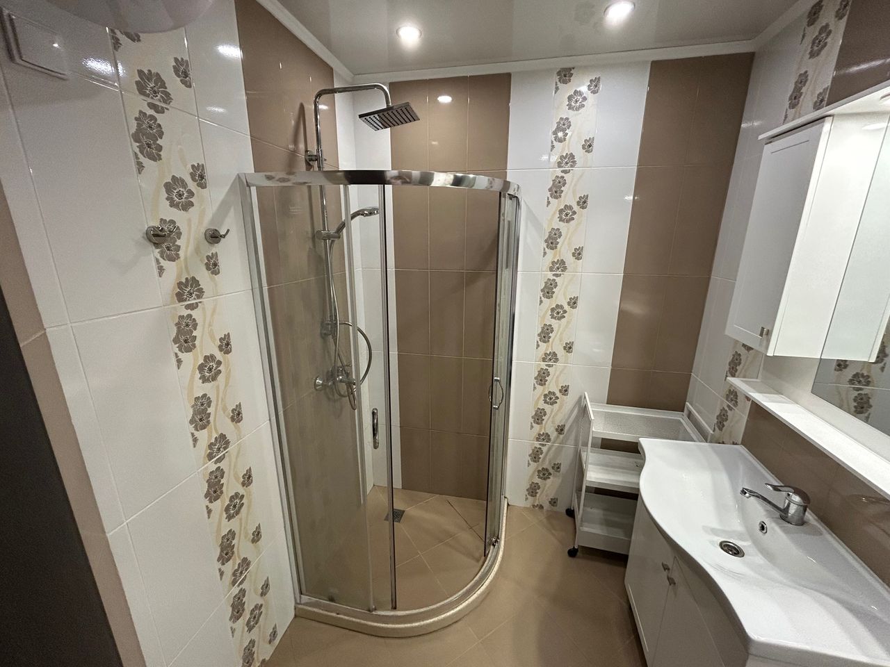 Дава се под наем Двустаен апартамент в Бургас, Център - 70 кв.м за 510 € - Снимка #10