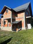 Casă tradițională și casă la roșu, cu 6900 mp teren – Cotmeana, Argeș