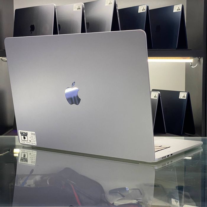 Macbook Air M2 15dyum / 8 / 256 / 31-100%