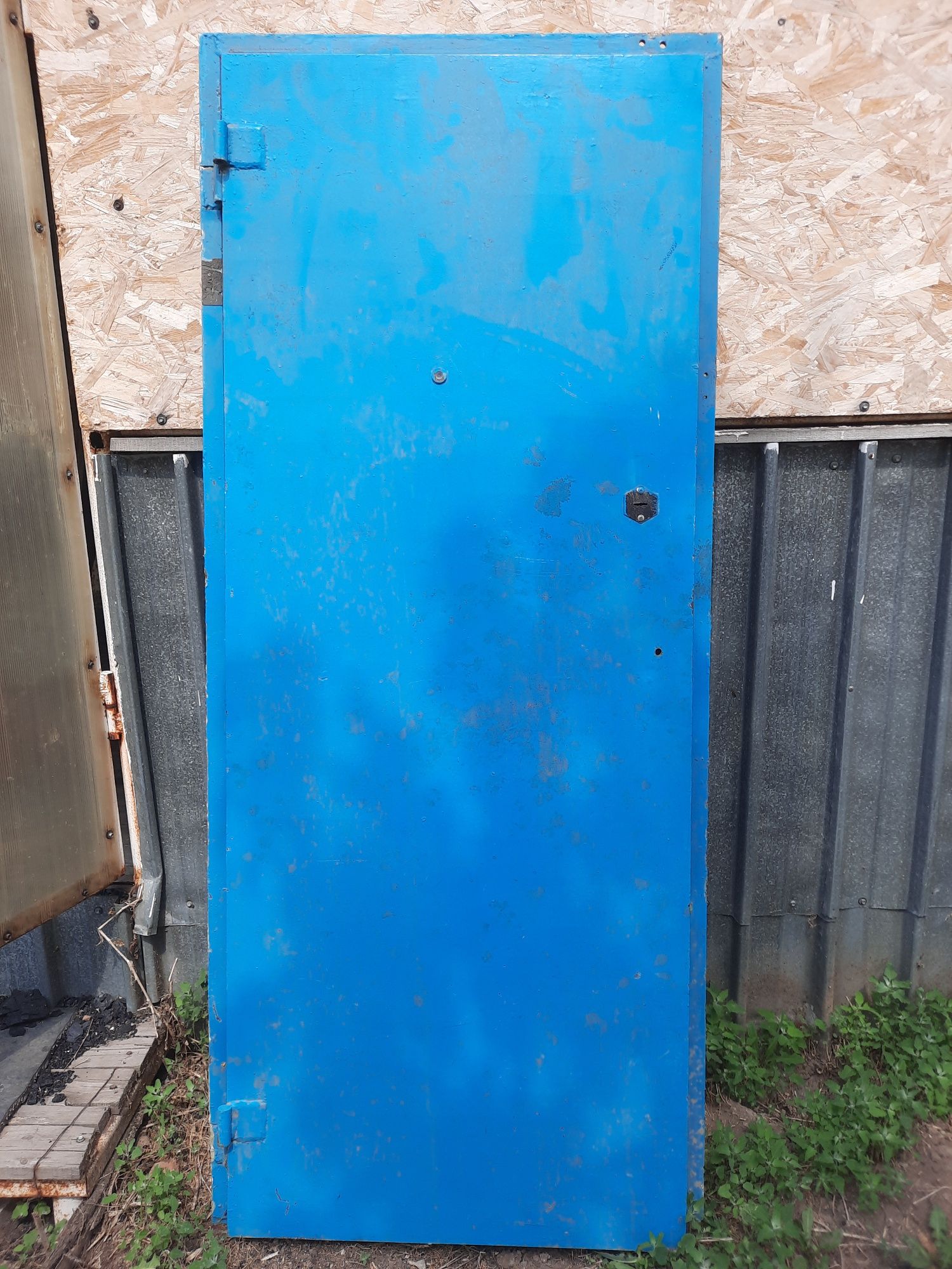 Продам металлическую входную дверь