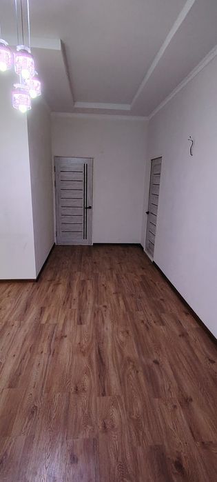 Ахангаран шахар ногойкоргон махалласида уй сотилади.
