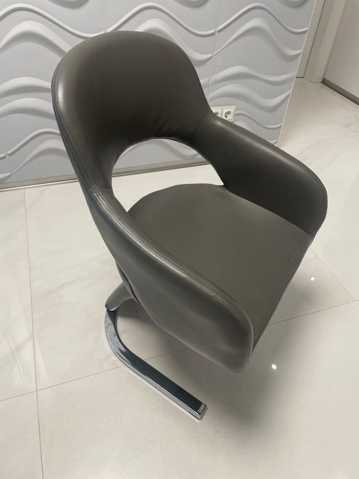 Трапезни столове