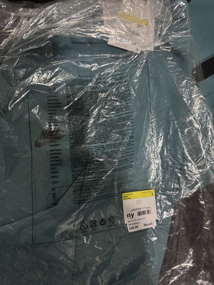 Pantalon Nike Tech Model Anterior