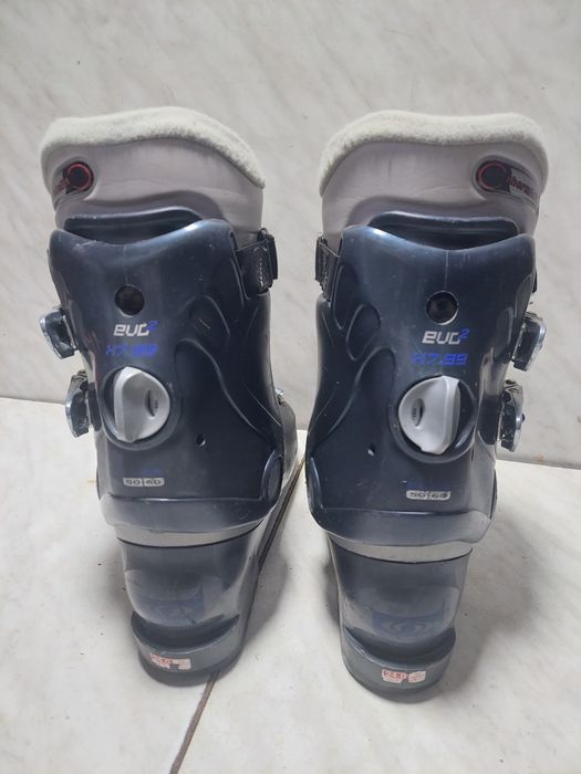 Clapari ski schi Salomon mondo 24 corespunde mărimii 37