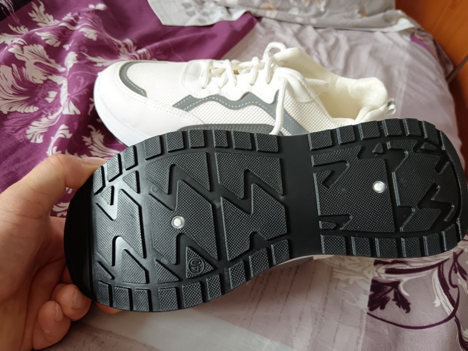 Adidași foarte usori