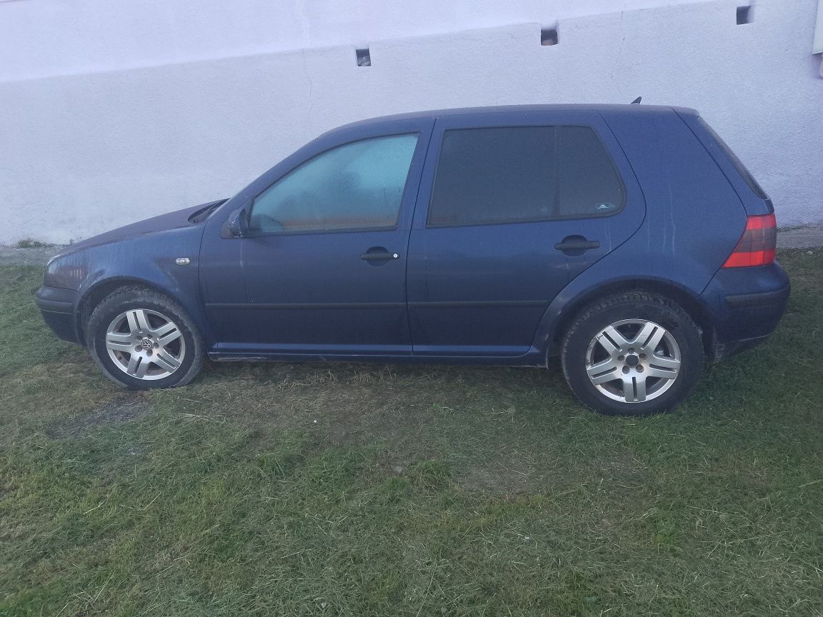 Vând golf 1.4 benzina