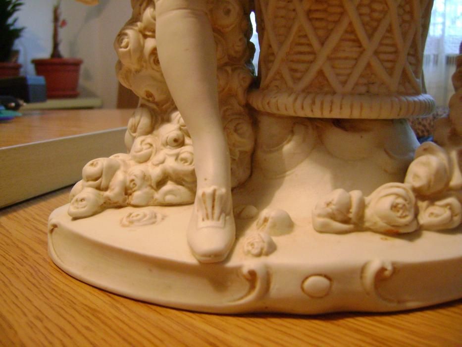 Стара порцеланова ваза 1875 г./hard paste Porcelain Porzellanfabrik He