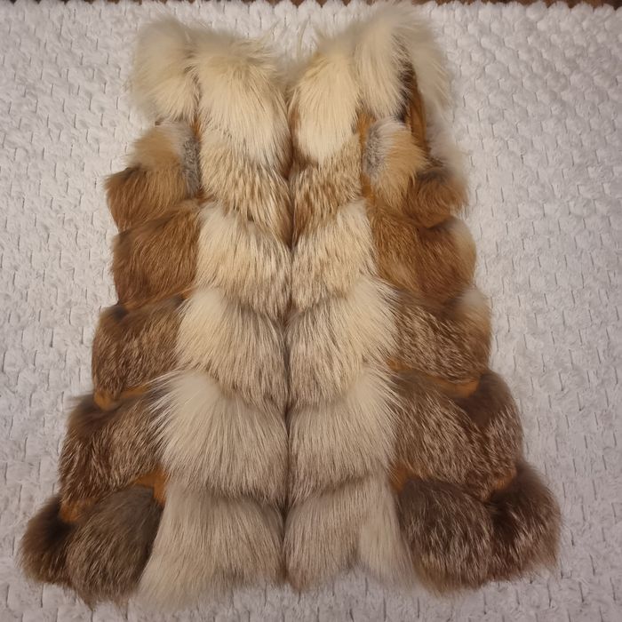 Vesta de blana, vulpe. O nebunie!!!