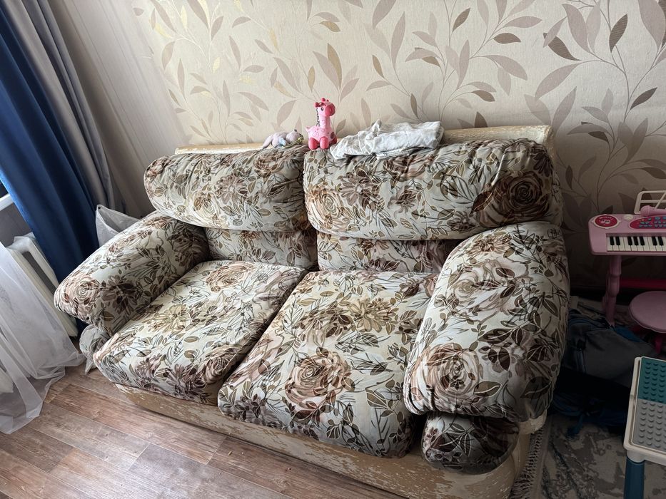 Диван с креслом