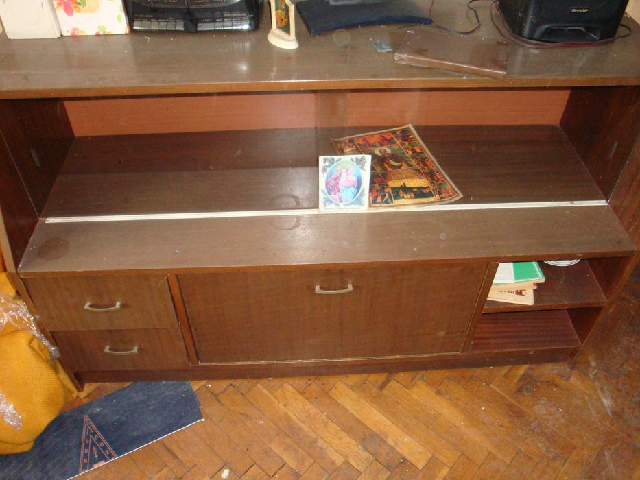 Подарявам спалня, легло, ракла, нафтова печка, печка на дърва, тв маса