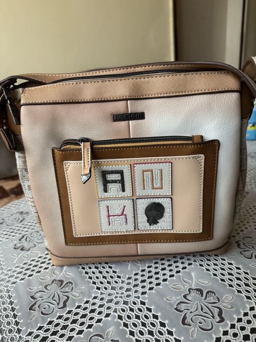 Оригинална чанта на Анеке