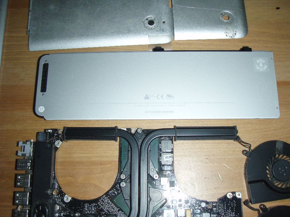 Dezmembrez Macbook Pro 15, Late 2008 proc Core 2 Duo 2.4Ghz P8600