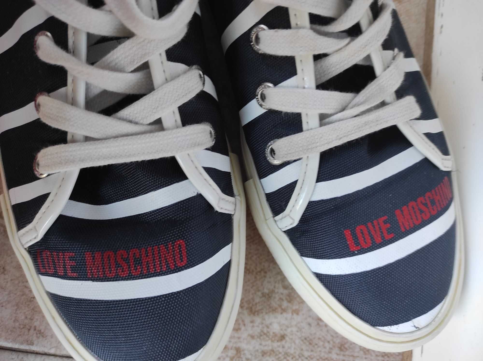 Оригинални кецове Love Moschino