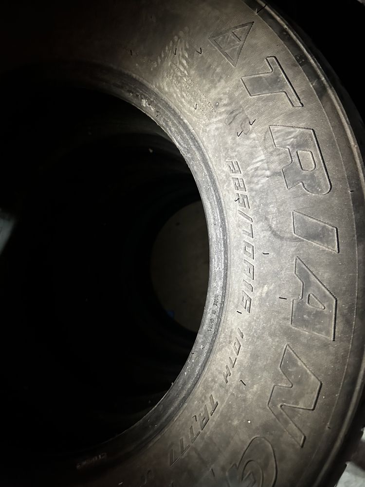 Продам шины размер 225/70/ R16 зимние шины
