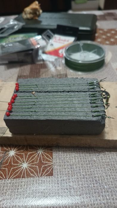 Set cârlige pescuit legate de vanzare