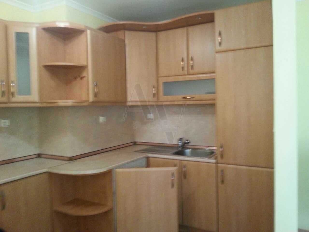 Дава се под наем Двустаен апартамент в Пловдив, Център - 90 кв.м за 357 € - Снимка #2