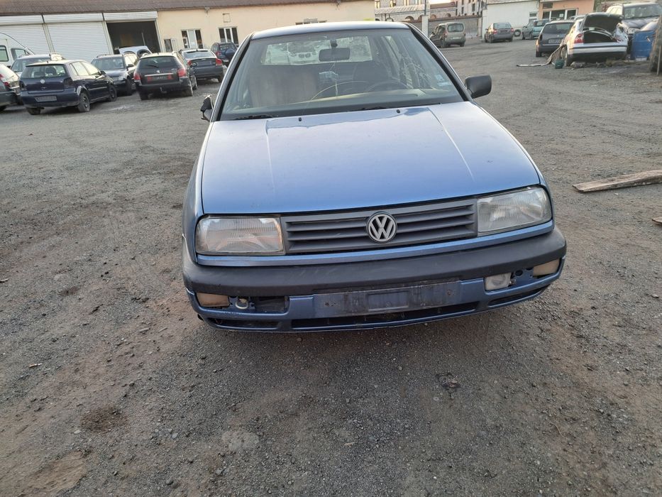 Фолксваген Венто 1.8 mi на части !