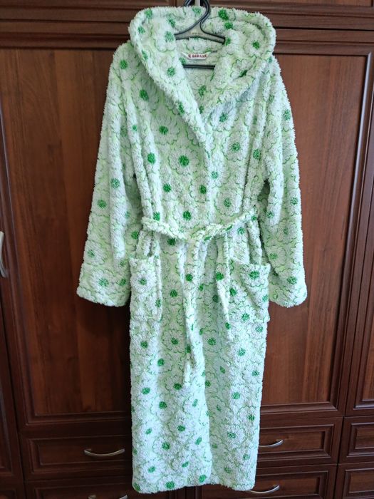 Продам женские махровые халаты и др.