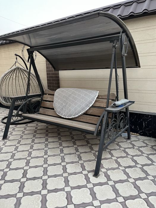 Качеля с крышой