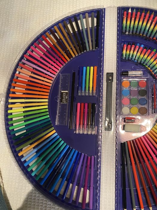 Set complet pt scoala : carioci , creioane …etc