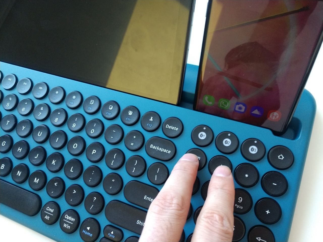 Новая клавиатура для смартфона планшета 3 подключения Bluetooth Ipad