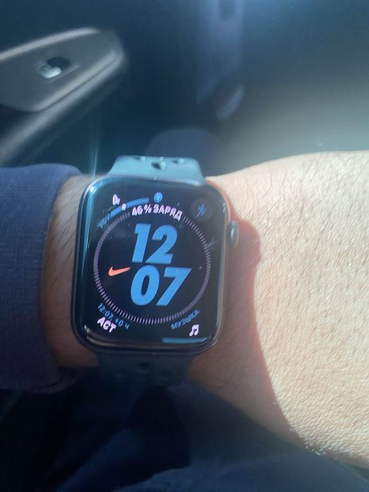 Aplle watch 6 series Nike в хорошем состоянии