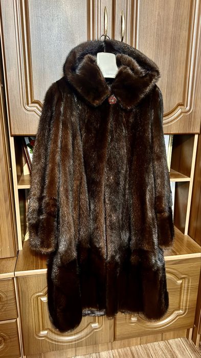 Продаю Шубу норковую