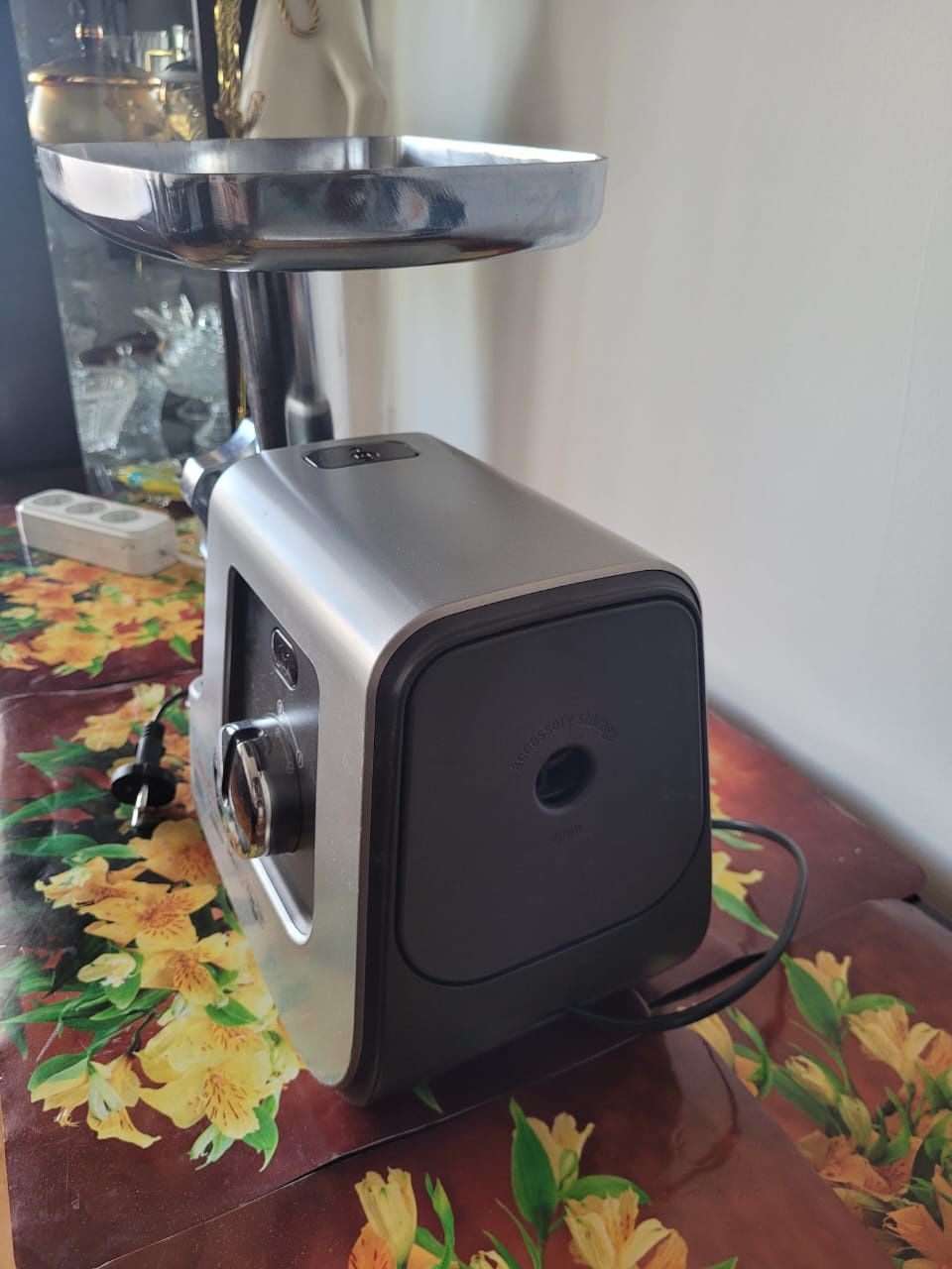 Продам мясорубку с овощерезкой Moulinex hv9 новую