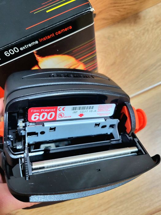 Aparat foto Polaroid 600 extreme