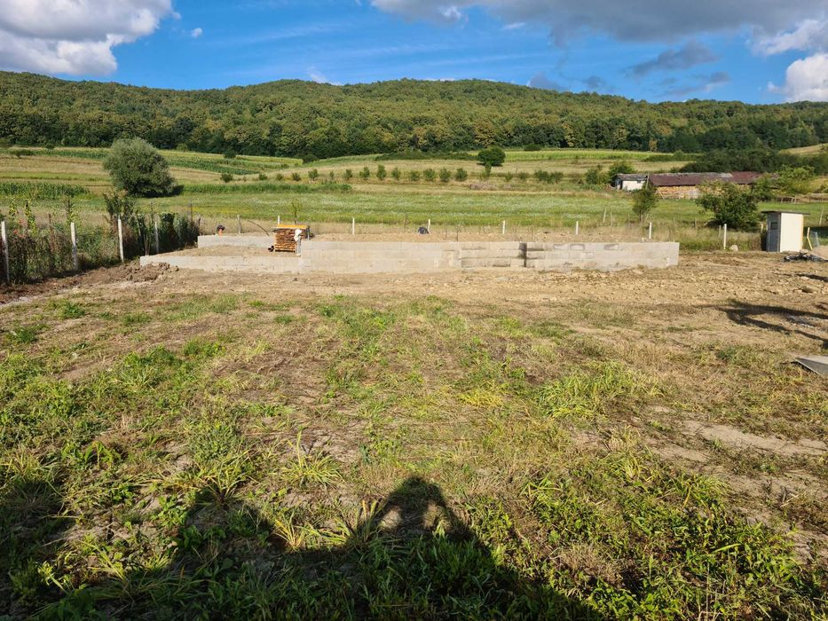 vând teren intravilan