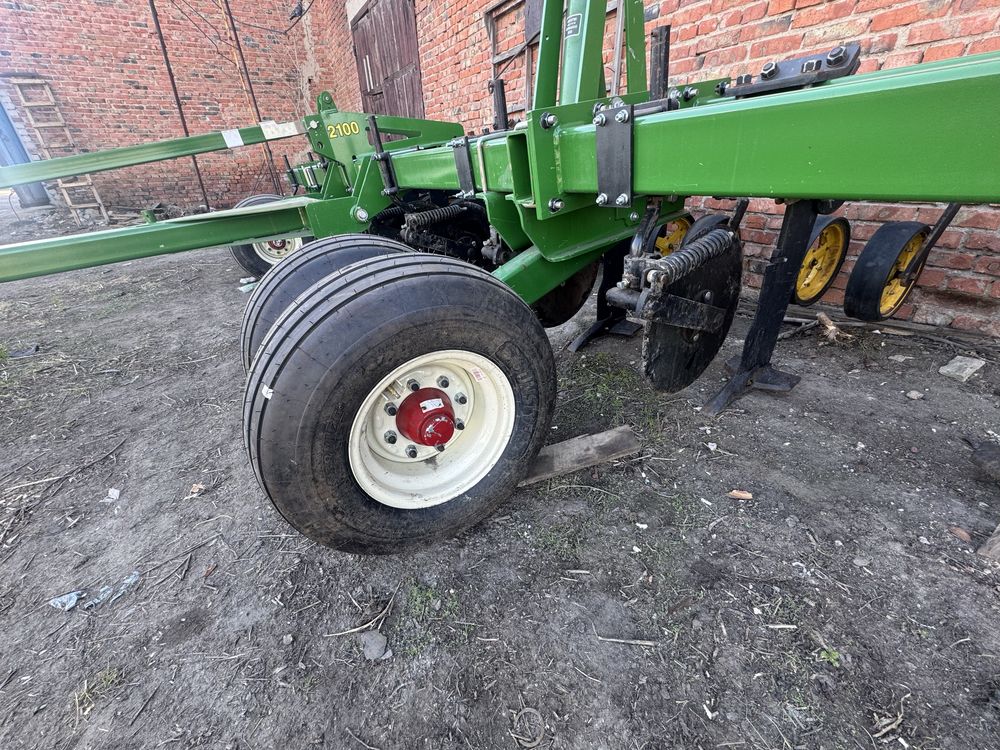 Продам щелеватель John deere 2100