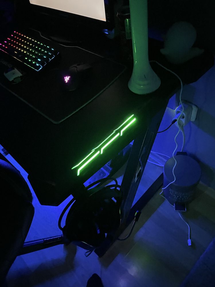 Геймърско бюро gaming desk