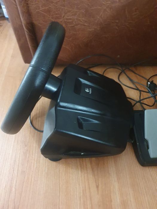 Vând volan PlayStation