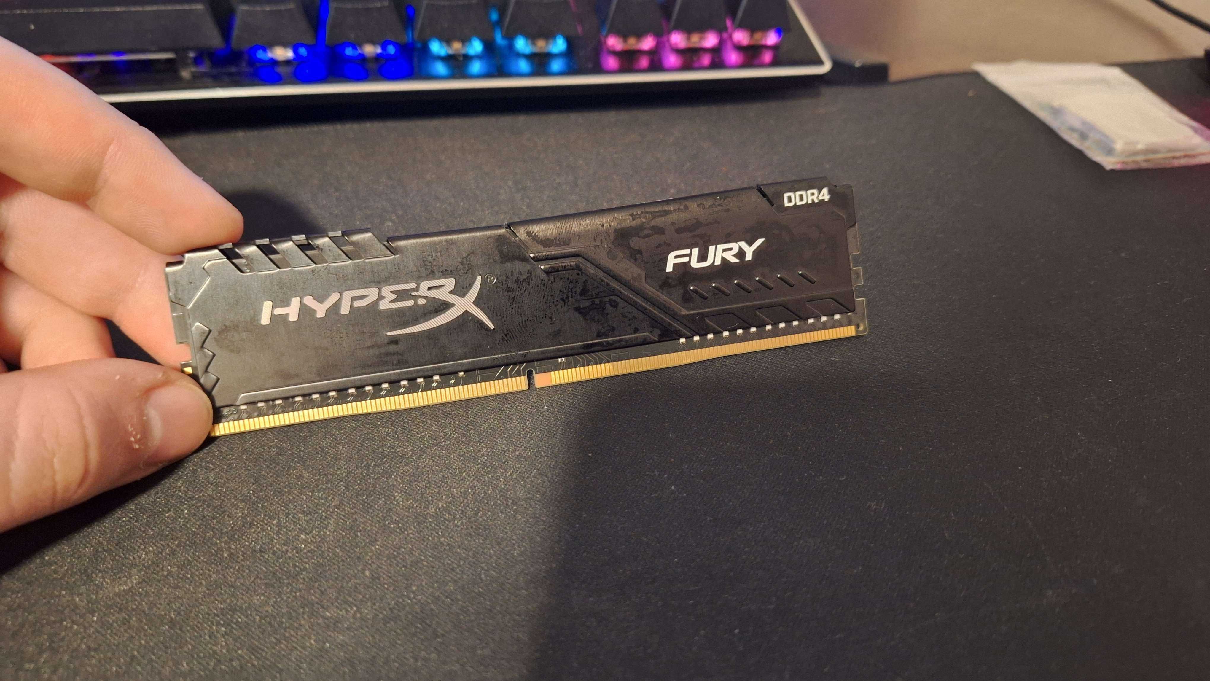 Memorie HyperX Fury 16GB DDR4 2400MHz CL15 1.2v Red/Black  x 2 de 8 GB