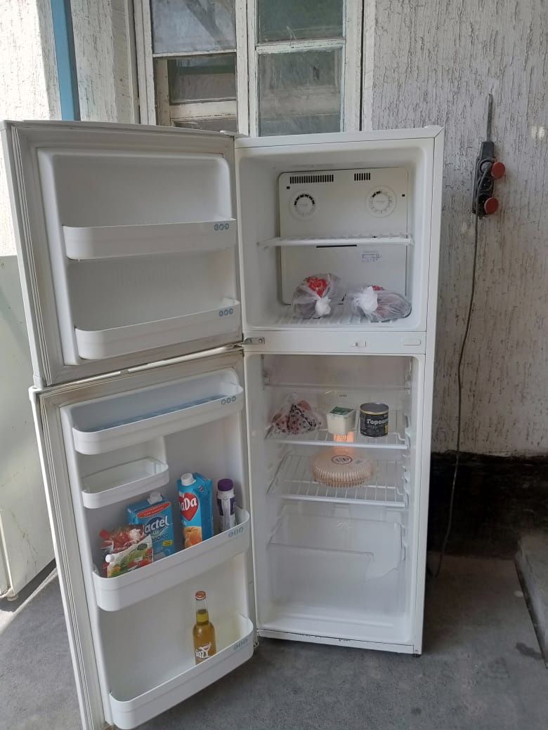 Холодильник двух камерный