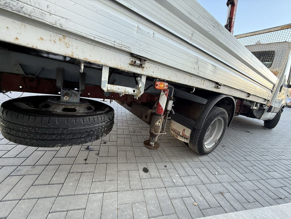 IVECO DAILY 2.8 dotata cu MACARA FASSI categ. B 4,2x2,3 m