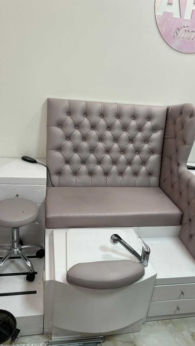 Столове за педикюр с хидромасажни ванички