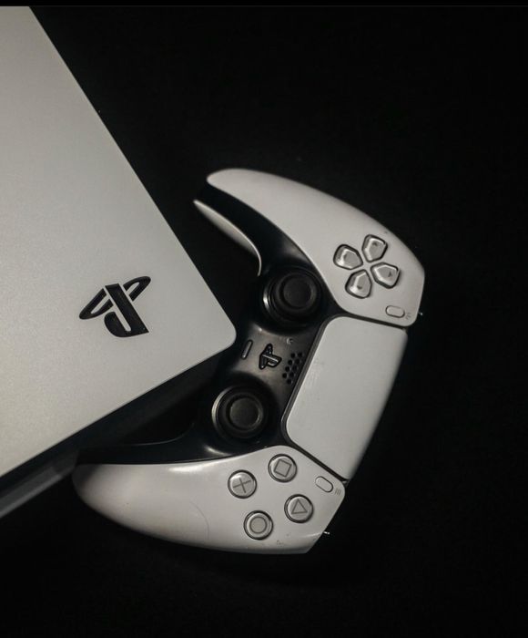 Плестейшн 5 почти новый