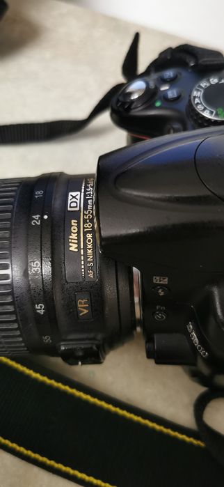 Aparat foto DSLR Nikon D5000, obiectiv 18-55mm f/3.5-5.6 AF-S DX VR