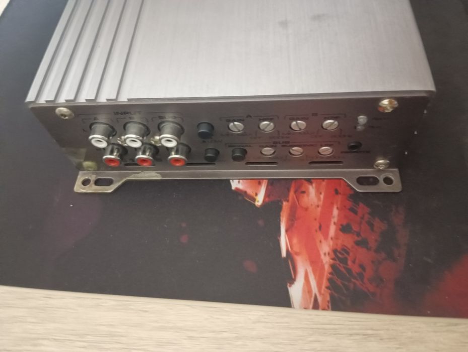 Продавам 5 канален усилвател Gladen RC150C5