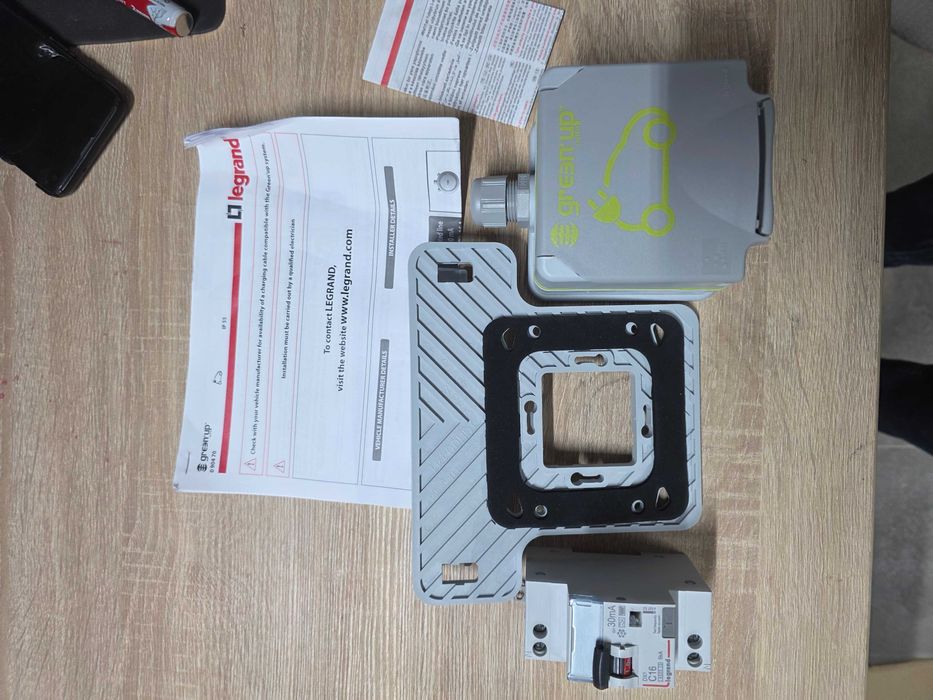 Priza incarcare masini electrice Legrand Green Up Access 090470