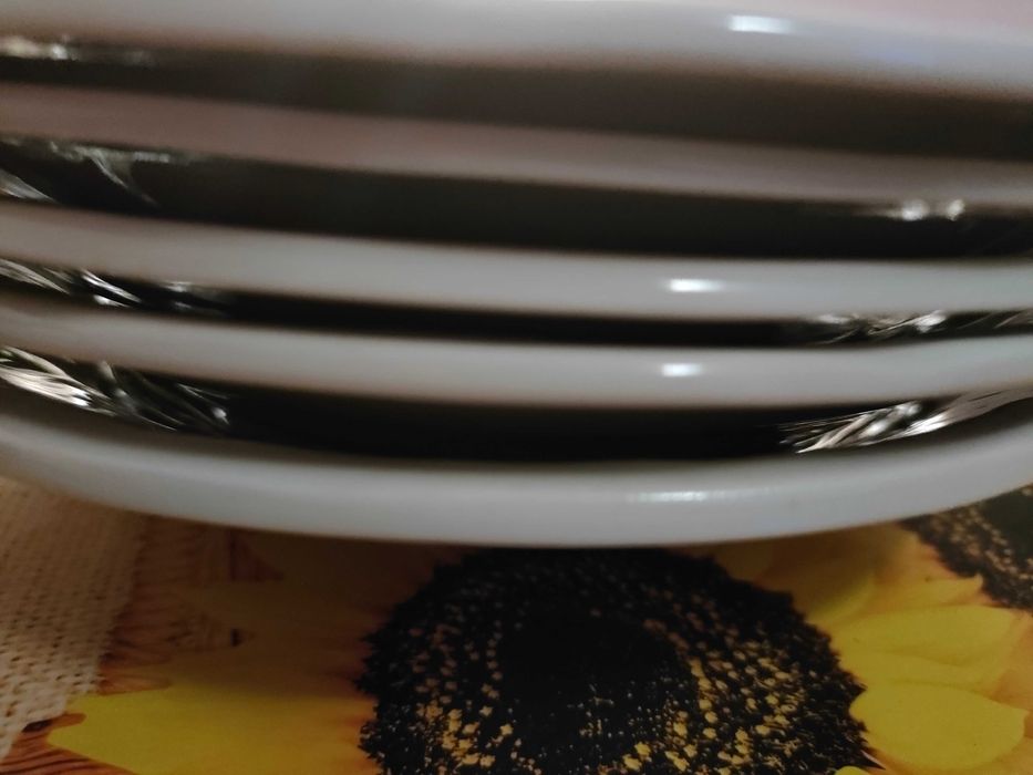 Старини порцеланови чинии за хранене