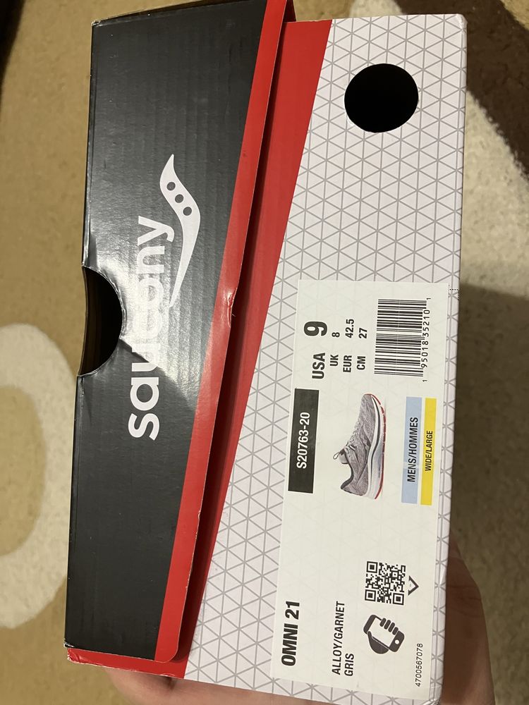 НОВИ оригинални Мъжки обувки за бягане Saucony omni 21 размер 42,5