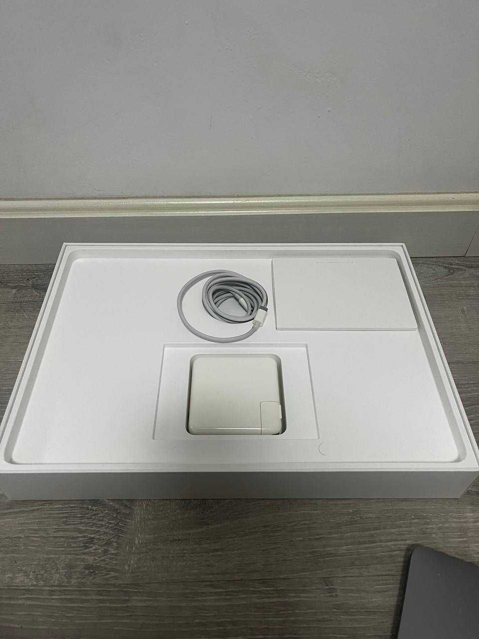 MacBook pro 15 inch 2019 i7/9 16gb
