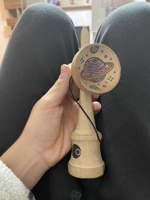 Vand  o kendama space semnata de x remus