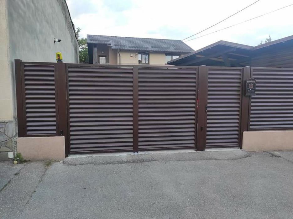 Vand garduri din sipca metalică și din plasa bordurata