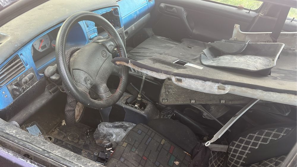 Bara fata! Capota motor, faruri vw golf 3 fab 1994