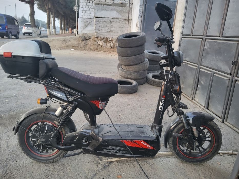 Скутер сотилади.