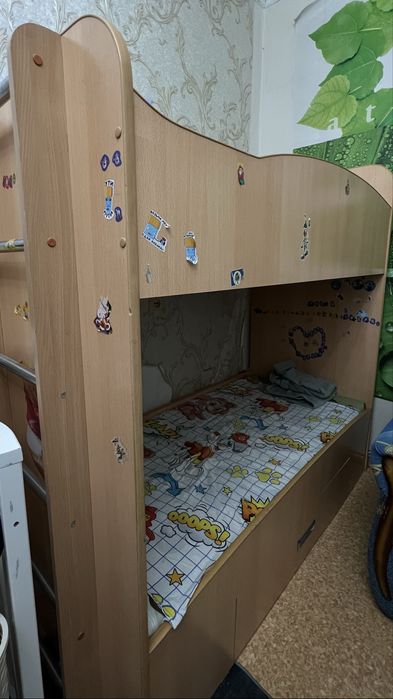 Детская двухярусная кровать